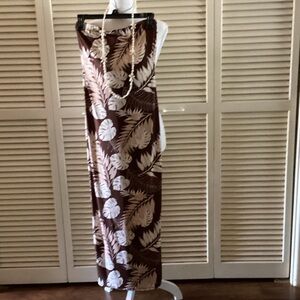 Brown and White Leaf Print Tube Hawaiian print dress. Very casual and alluring.